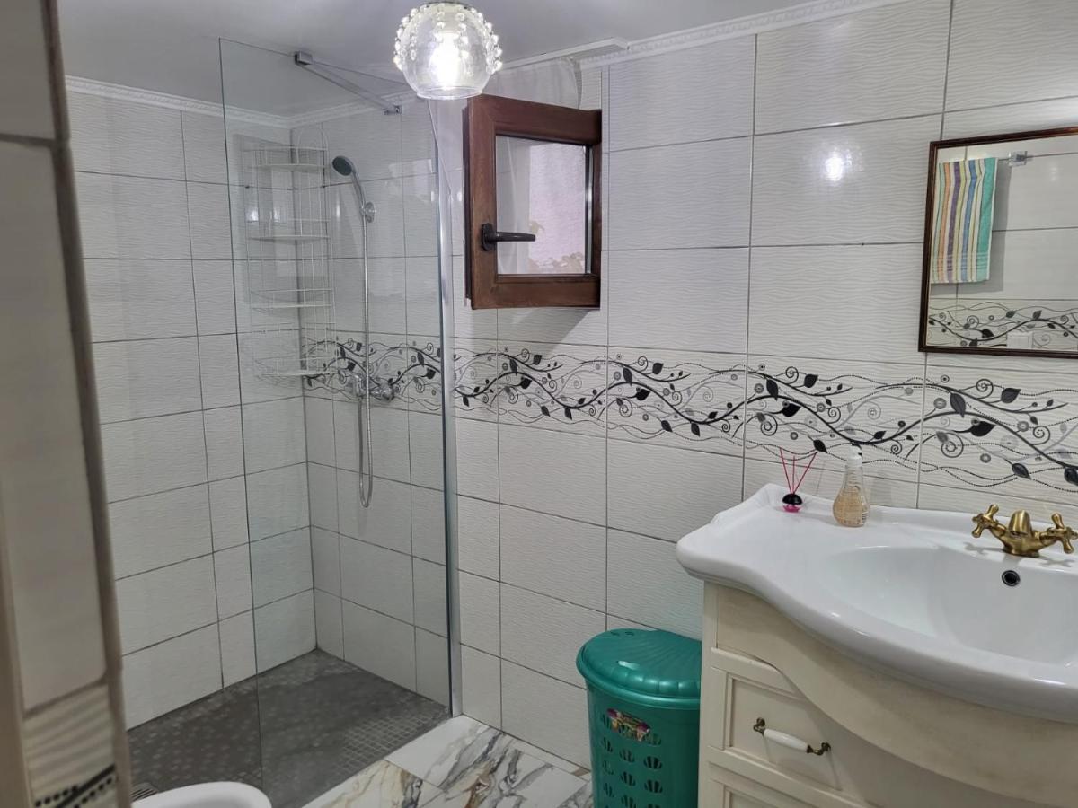 サトゥ・マーレApartament Cu Terasa Si Gratarアパートメント エクステリア 写真