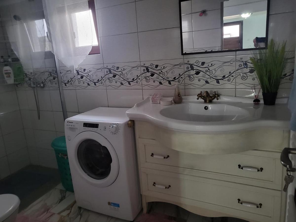 サトゥ・マーレApartament Cu Terasa Si Gratarアパートメント エクステリア 写真